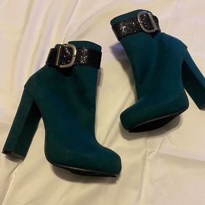 Michael Antonio green booties w/black glitter belt